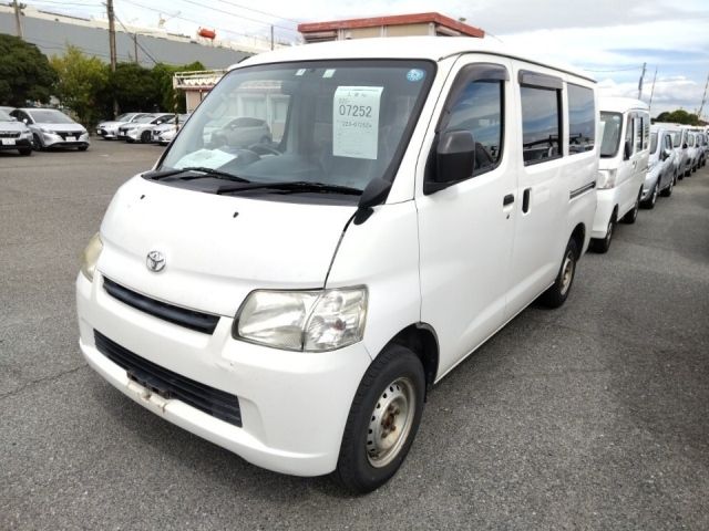 7252 Toyota Town ace van S412M 2015 г. (LUM Kobe Nyusatsu)